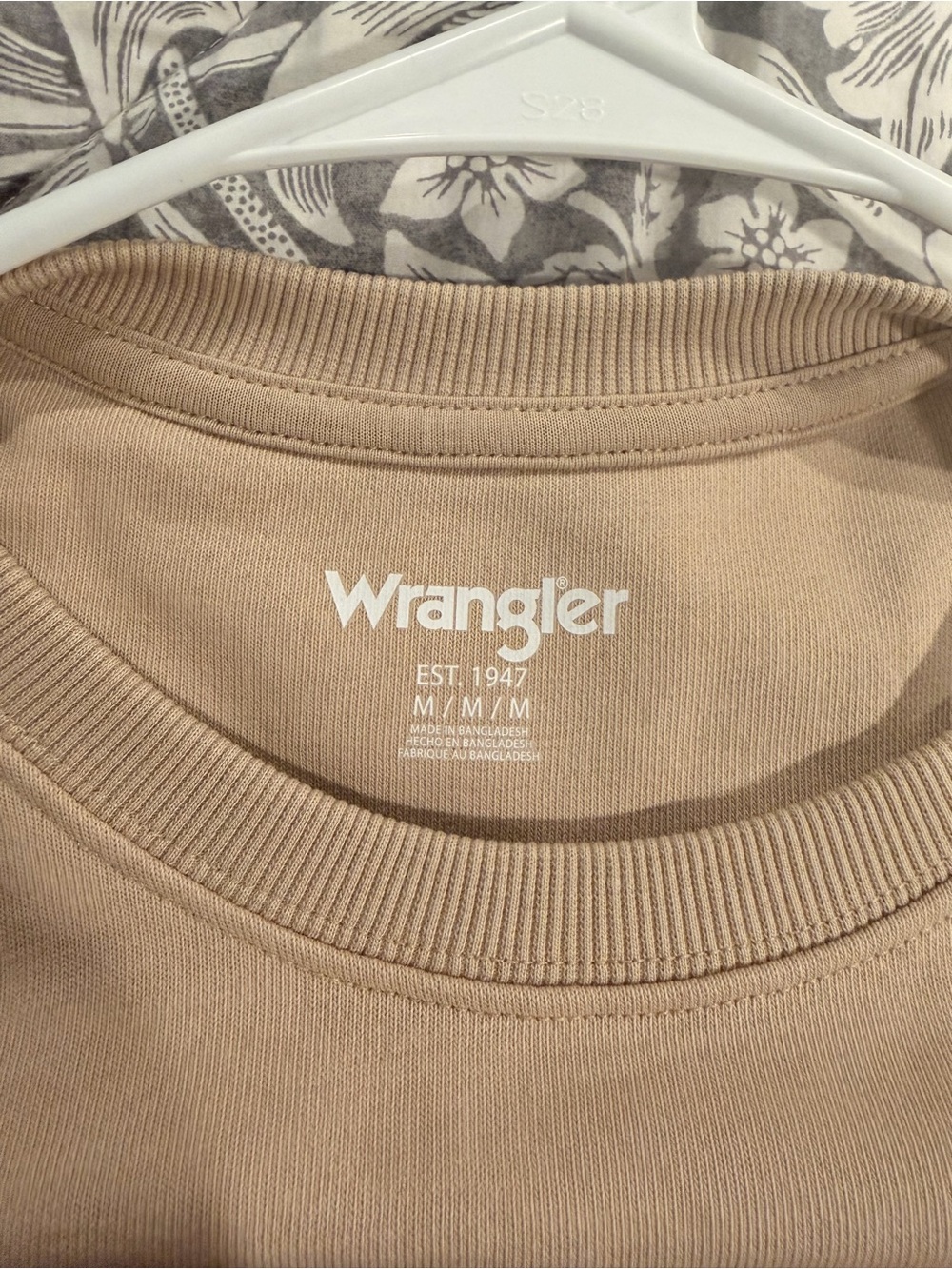 Wrangler Women’s Medium Beige Rodeo Graphic Crewneck Sweater - Picture 2 of 2